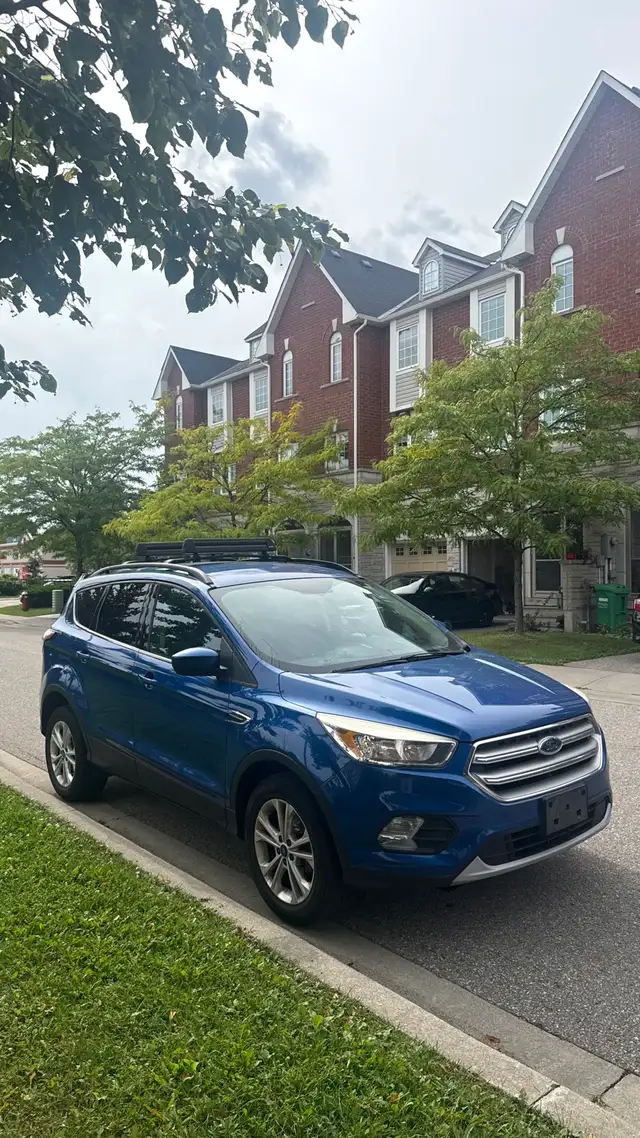 2017 Ford Escape SE Awd - (Only 148kms)