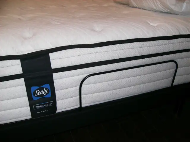 Free New Queen Mattress when you buy Queen Adjustable Bed + Head63008307006081124