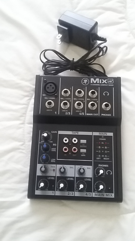 Consol  MIX 5 . MIXER compact 5 entrées neuf.  $60. Voir photos dans Équipement pour DJ et sonorisation  à Shawinigan