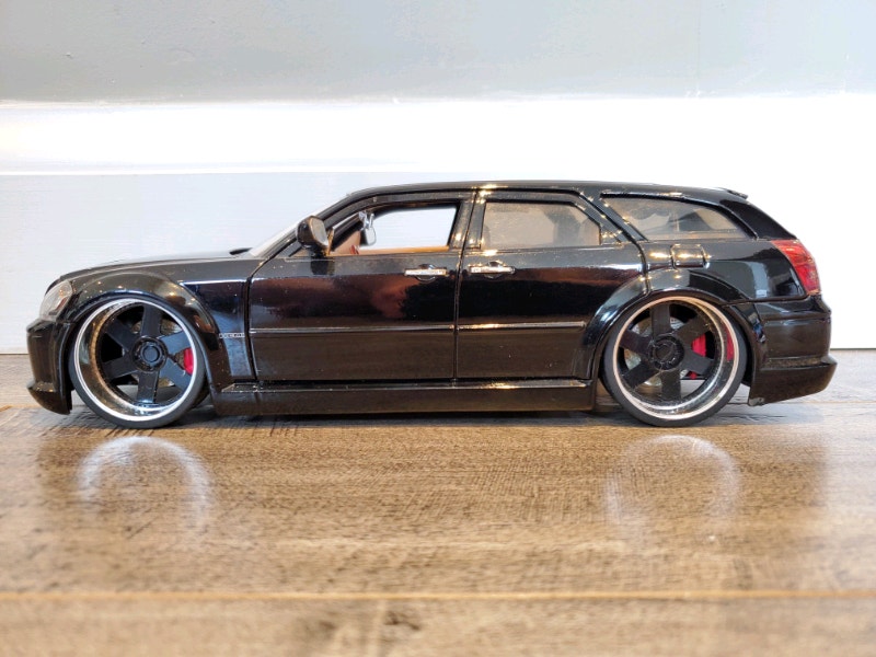 1:18 Diecast Jada Dub City 2006 Dodge Magnum R/T Hemi Black NB
