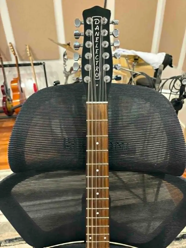 2004 sunburst DanElectro DC59/12 12 string electric in Guitars in Kingston - Image 4
