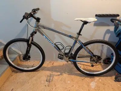 Large frame Kona Hardtail *Tuned* Has Shimano 3x9 drivetrain ,Alexi rims,wtb saddle,disc brakes with...