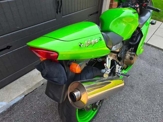 2003 Kawasaki Green  ZX12R  Ninja excellent condition in Road in Markham / York Region - Image 6