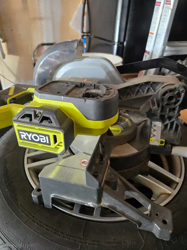 7 INCHES BATTERY POWER MITER SAW. in Power Tools in Oshawa / Durham Region - Image 5