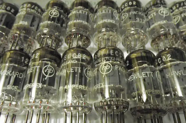 VINTAGE 1950-60's ECC82 - 12AU7 AUDIO VACUUM TUBES in Other in City of Toronto - Image 2