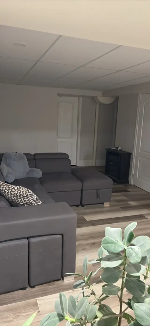Rooms for rent in Room Rentals & Roommates in Oshawa / Durham Region - Image 6