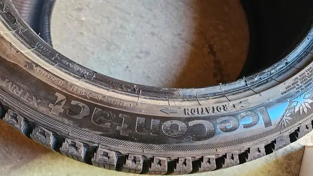 245/40/18 Continental winter tires 95% tread in Tires & Rims in Markham / York Region - Image 6