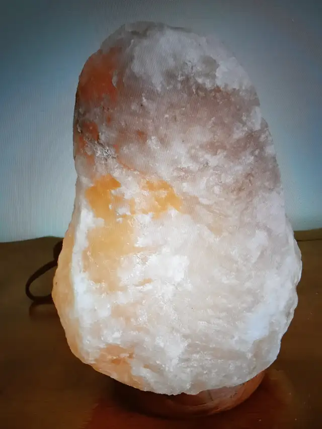 $26.00 Reduced from $45.00! Himalayan Salt Crystal Lamp in Indoor Lighting & Fans in Markham / York Region - Image 5