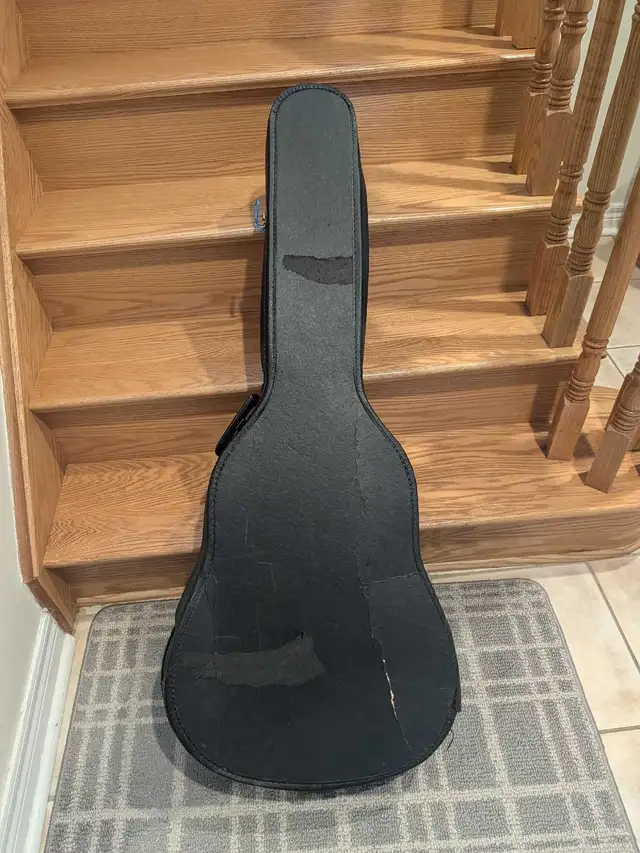 Acoustic guitar case  in Other in Markham / York Region - Image 2