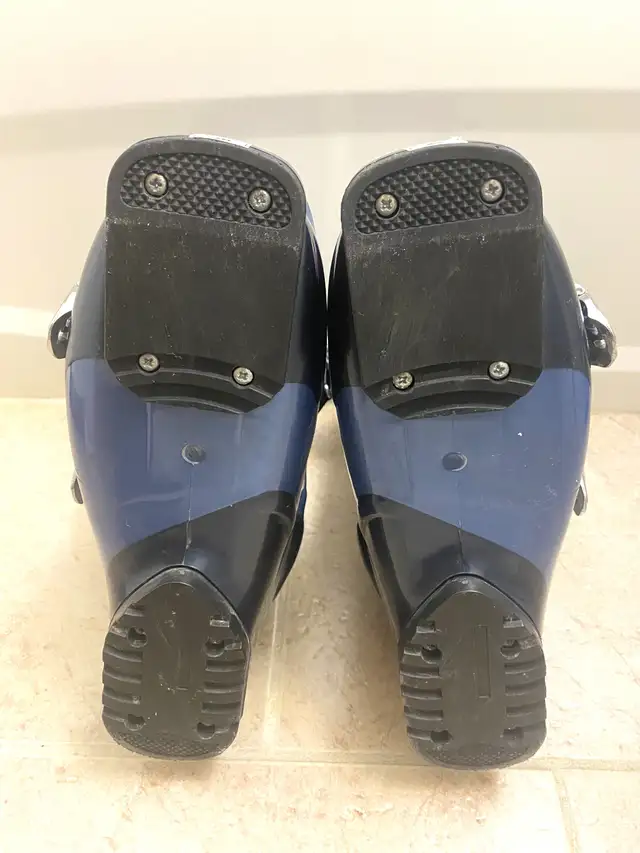 Rossignol Downhill Ski Boots Size 26 Bottes Ski Alpin in Ski in City of Montréal - Image 8