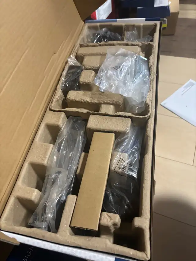 Insignia 35" Full-Motion Monitor Mount - Black Model: NS-SMMT2B5 in Other in Cambridge - Image 8