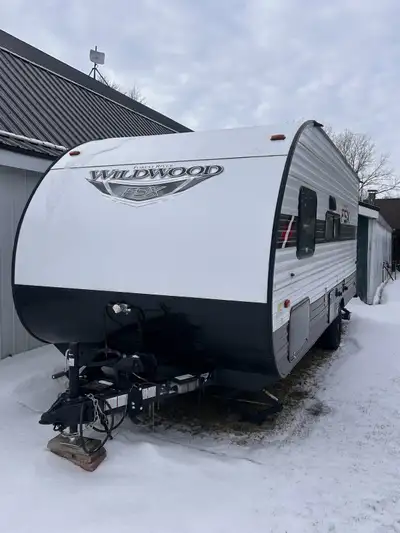 WILDWOOD FSX TRAVEL TRAILERS clean Lightly used for a few months by my wife and is like new. Fully f...