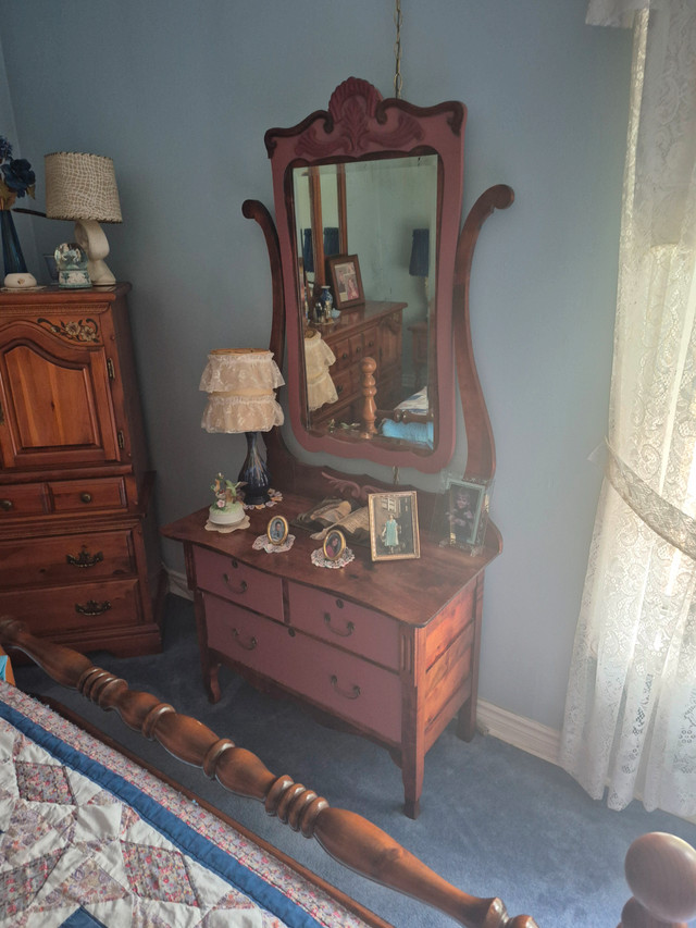 Vintage dresser in Dressers & Wardrobes in Mississauga / Peel Region
