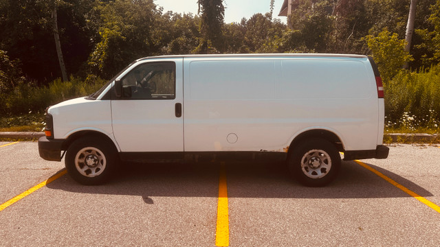 2010 Chevy Express 1500 Work Cargo Van in Cars & Trucks in Barrie - Image 2