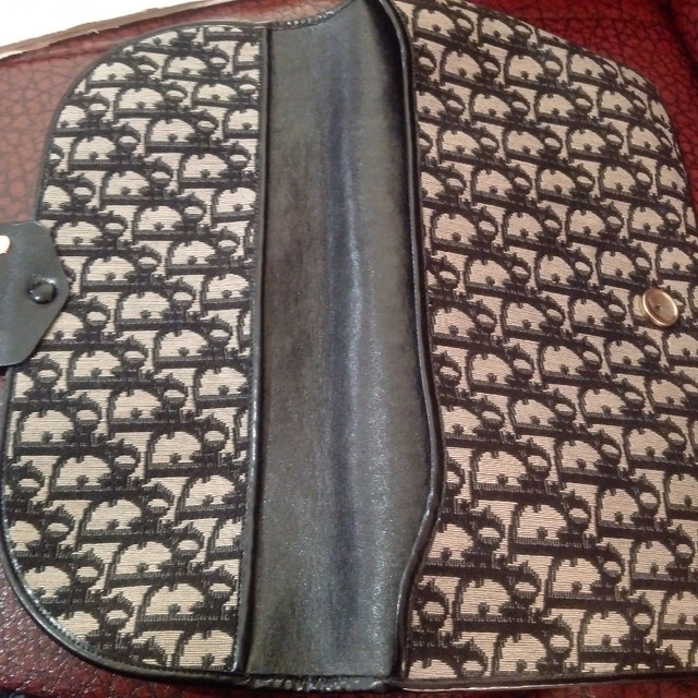 Vintage Christian DIOR purse clutch bag sac saccoche - Authentic dans Femmes - Sacs et portefeuilles  à Ville de Montréal - Image 3