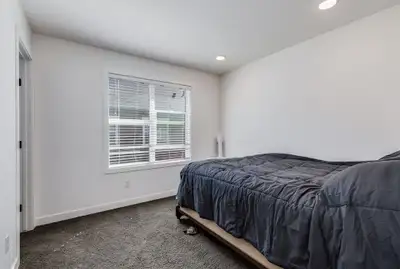Room in Townhome with private Bathroom [Ensuite ground floor]- Lots of privacy $50 All Utilities + G...