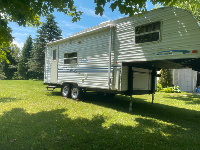 24 fifth wheel prowler camper  in Travel Trailers & Campers in Oakville / Halton Region