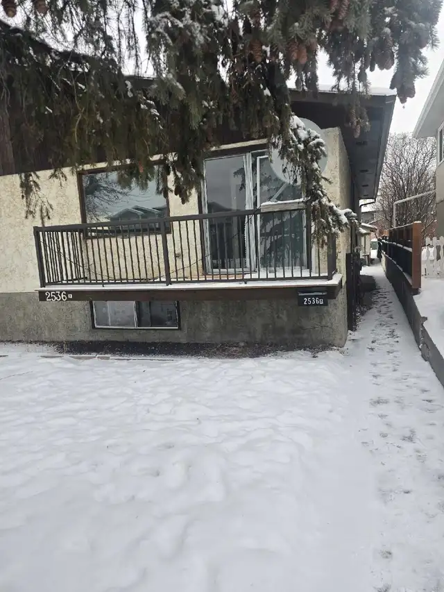 Cost 2 Bedrooms Mainfloor House for Rent