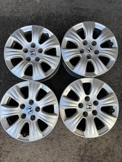 OEM Honda Odyssey 2005-2010 wheels in a Mint Condition Set of 4 wheels Bolt pattern 120 mm Offset 50...