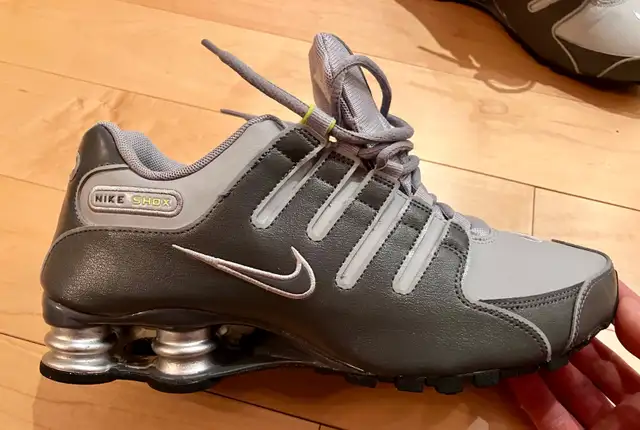 Nike Shox Mens Sneakers Size 9 in Men's Shoes in Ottawa - Image 5