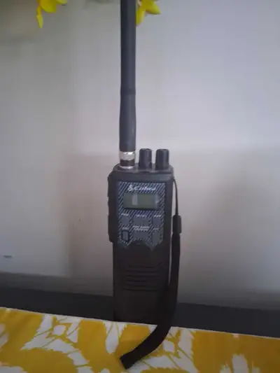 It only comes with one walkie, talkie.