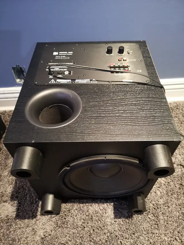 KEF Subwoofer in Speakers in Markham / York Region - Image 3