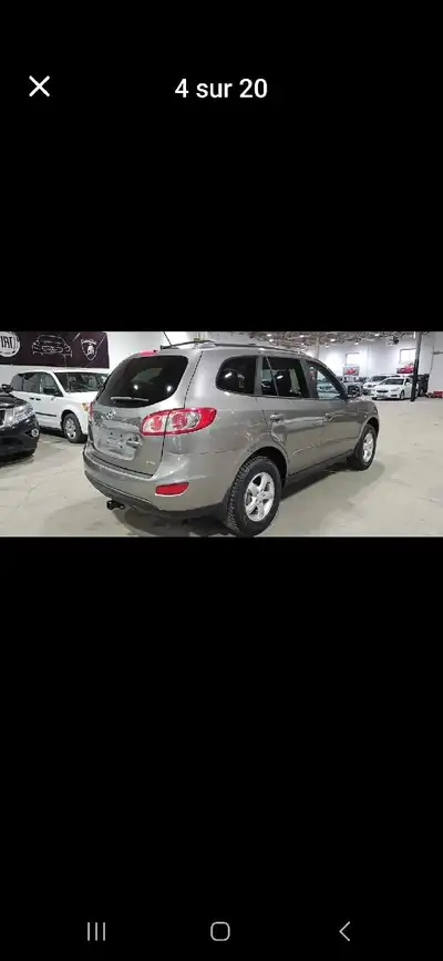 Hyundai santa fe 2012 2.4l 227.000KM awd roule bien juste faudrais faire souder le muffler au milieu...