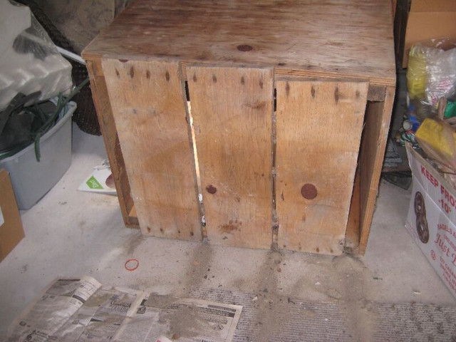 REDUCED Large Primitive Reclaimed Wood Box/Crate?  early 1900's in Arts & Collectibles in City of Toronto - Image 4