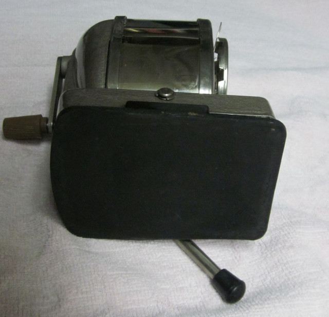 Vintage Boston Pencil Sharpener in Arts & Collectibles in Guelph - Image 3