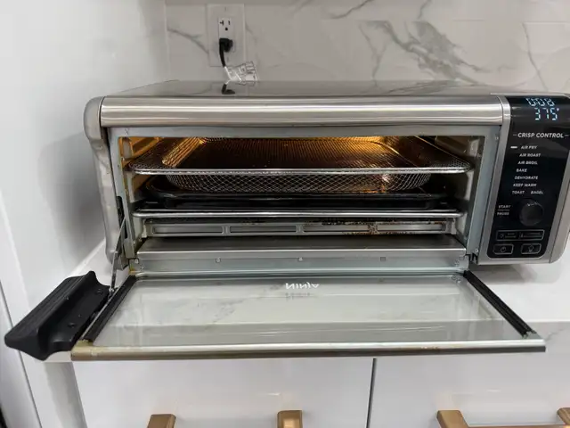 3 Month Old Ninja Foodi 8-in-1 Digital Air Fry Oven in Toasters & Toaster Ovens in Mississauga / Peel Region - Image 4