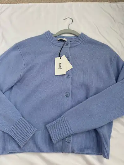 Aritzia Relaxed Crew Cardigan Cashmere XXS nwt  fits like XS , View more