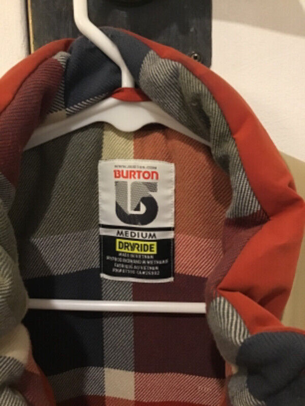 Burton Snowboard jacket winter medium size in Men's in City of Toronto - Image 4