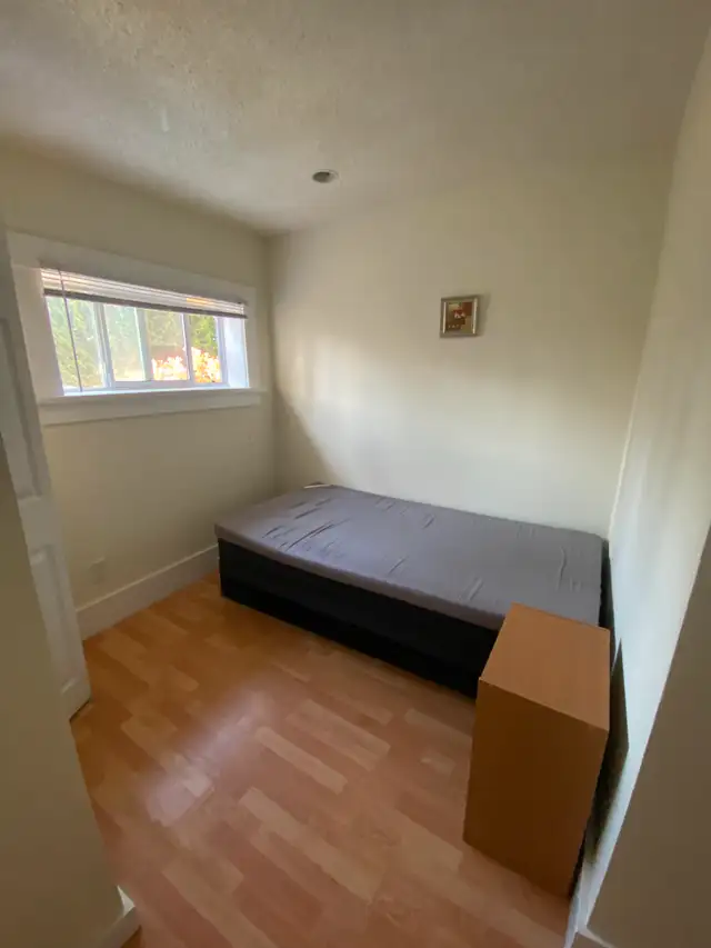 One room for rent - male tenant only in Room Rentals & Roommates in Burnaby/New Westminster - Image 4