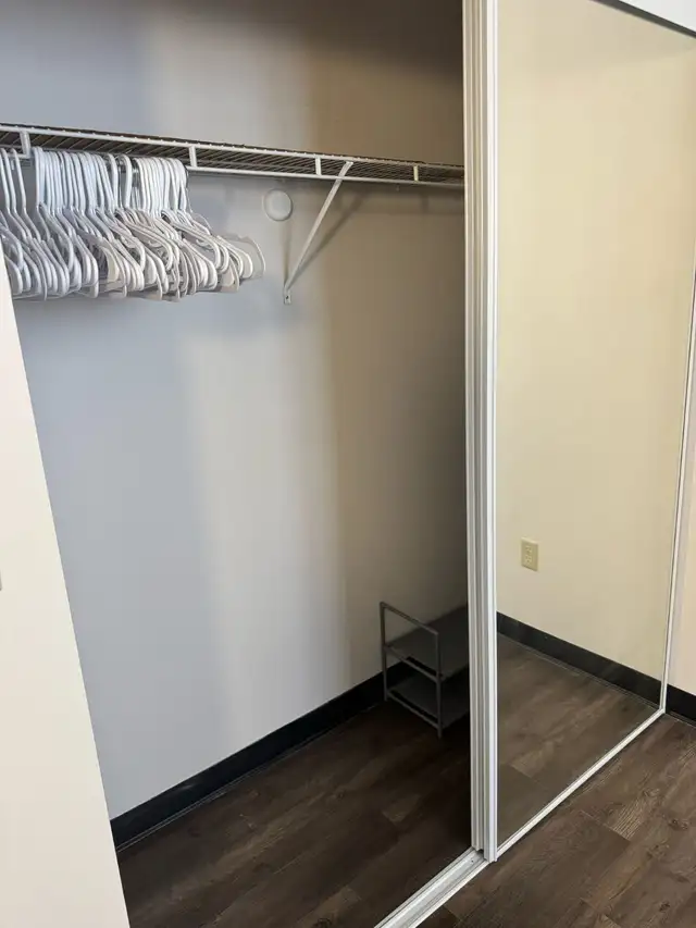 Room for rent - Oshawa in Room Rentals & Roommates in Oshawa / Durham Region - Image 5