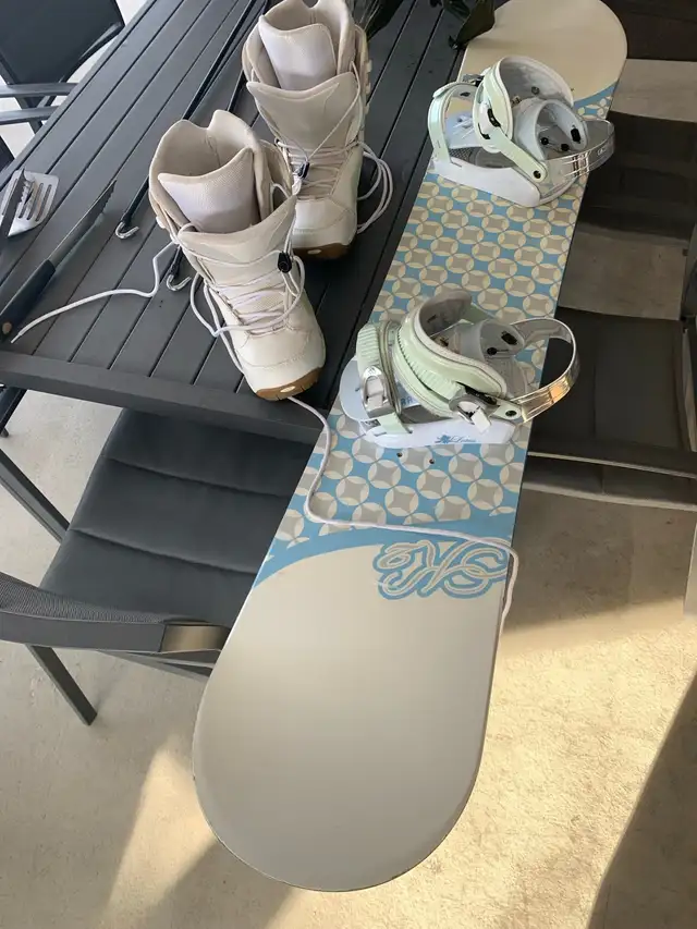 women’s K2 154cm snowboard with size 8 boots and bindings in Snowboard in Vernon - Image 5
