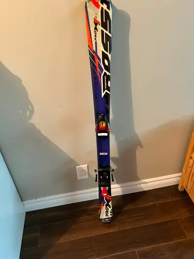 Skis et pôles, View more