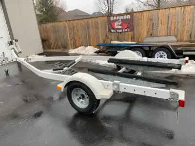 Holds up to 21ft boat, adjustable bunks 2x5" tube construction, 15" wheels 2" ball hitch, in excelle...