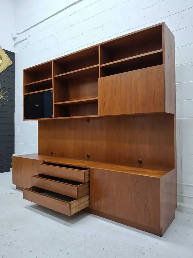 Mid-century scandinavian teak wall unit (entertainment unit) in Bookcases & Shelving Units in Ottawa - Image 5