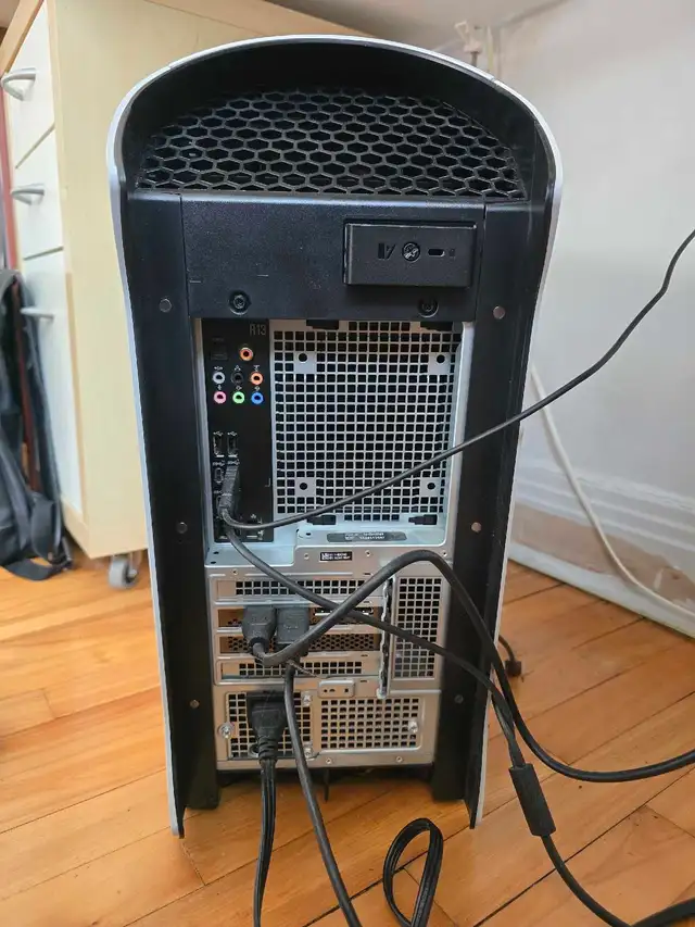 Alienware Aurora R13 - 2TB and RTX3080 in Desktop Computers in City of Montréal - Image 4