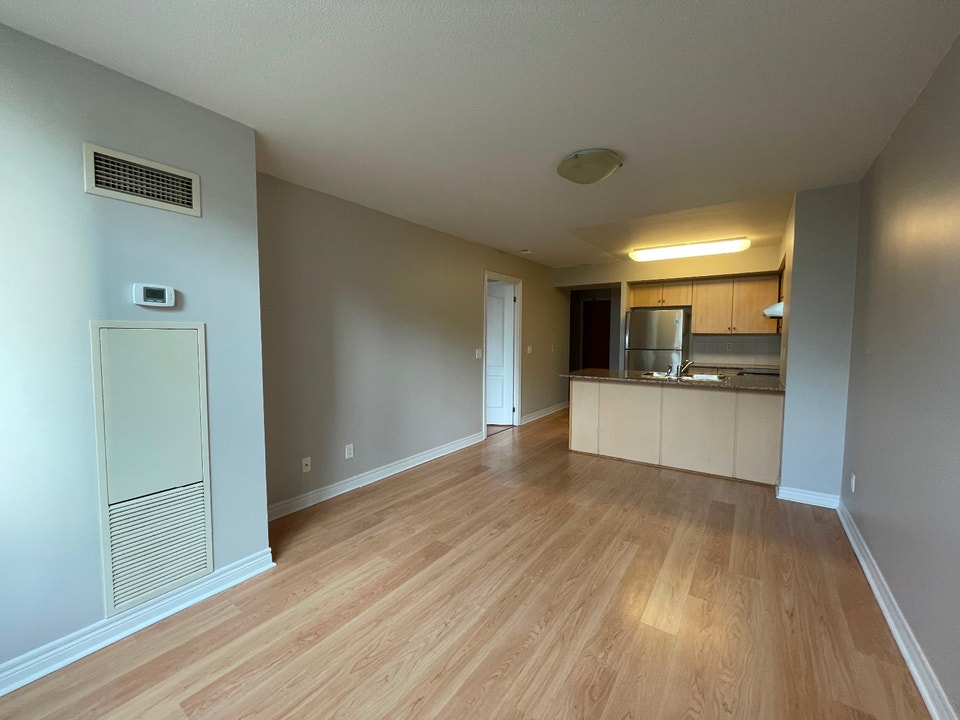 Beautiful One Bedroom, One Den Condo across Promenade Mall 4