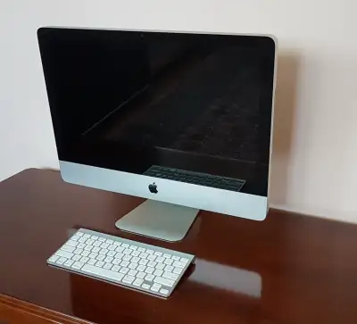 The 21.5-inch Apple iMac offers an exceptional all-in-one computing experience, ideal for students a...