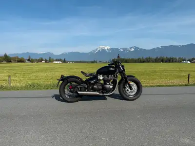 2023 Triumph Bonneville Bobber 1200cc Parallel Twin 6 speed manual One owner, purchased new, babied...