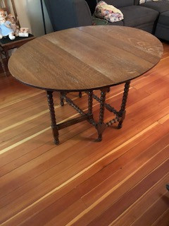 Antique Gate Leg Oval Oak Table in Other Tables in Kelowna - Image 2