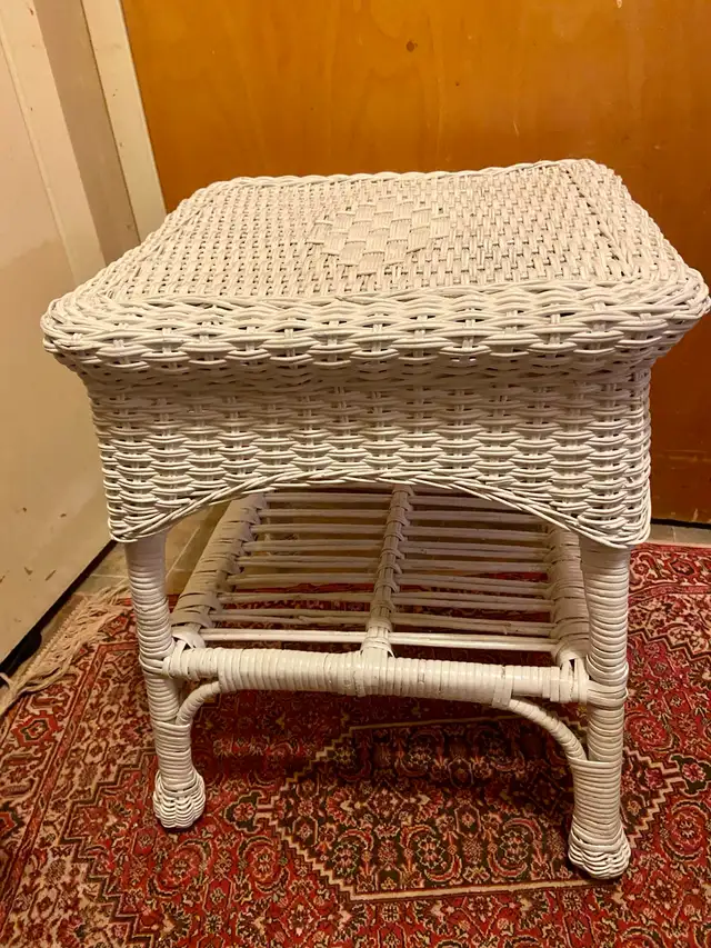 Vintage Wicker Side Table in Other Tables in Oshawa / Durham Region - Image 3