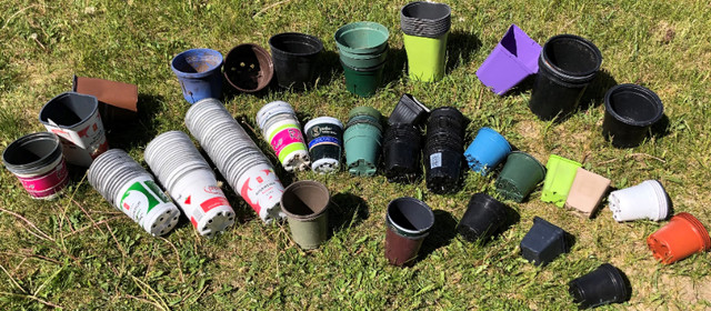 FLOWER POTS & HANGING BASKETS! HUGE VARIETY OF SIZES/ COLOURS $1 in Plants, Fertilizer & Soil in Kingston - Image 4