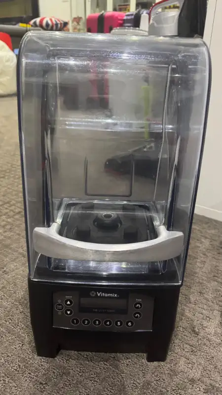 The Quiet One. Vitamix Commercial Quality Blender. in Industrial Kitchen Supplies in Markham / York Region - Image 2