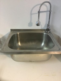 Restaurant Commercial Stainless Steel Wash Sink and Faucet