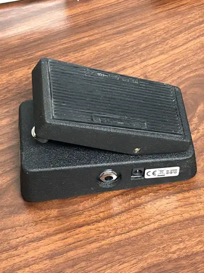 Awesome sounding and space saving wah pedal. Works like new. Can ship anywhere in Canada for $20. Ca...