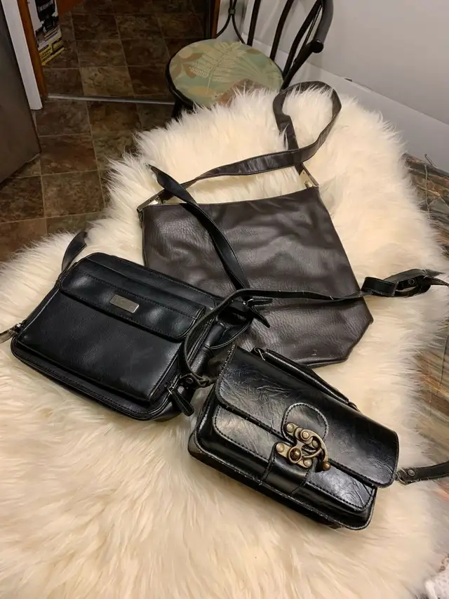 purse lot of 3 in Women's - Bags & Wallets in Oshawa / Durham Region - Image 2