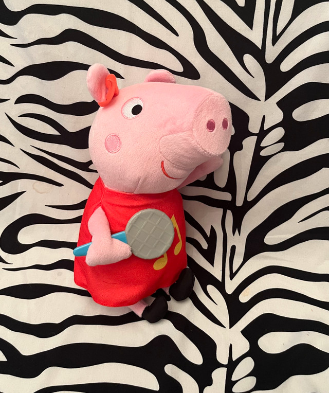 Peppa Pig Oink-Along Songs Peppa Singing Plush Doll in Toys & Games in City of Toronto - Image 2